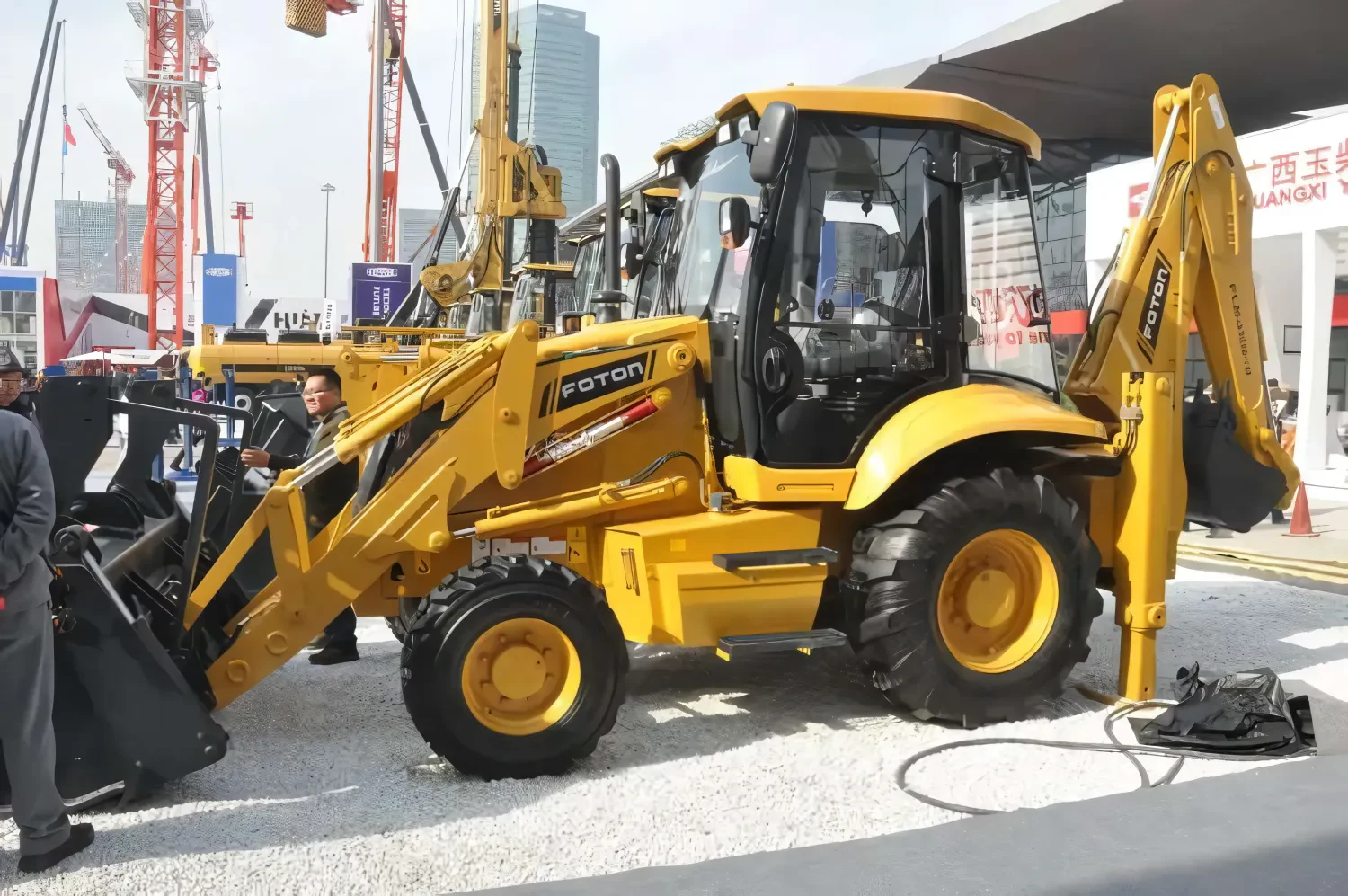 Экскаватор-погрузчик Foton Lovol FLB468A — фото